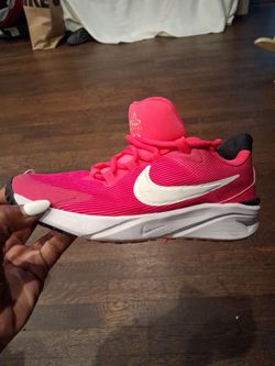 Pink nikes size 5Y