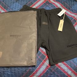 essentials shorts size M