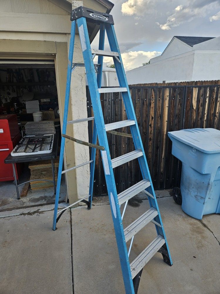 Werner 8' Fiberglass Ladder In Great Condition