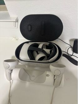 Oculus Quest 2 with charging station