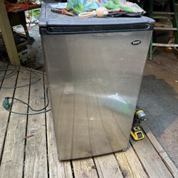 Sanyo mini Fridge 