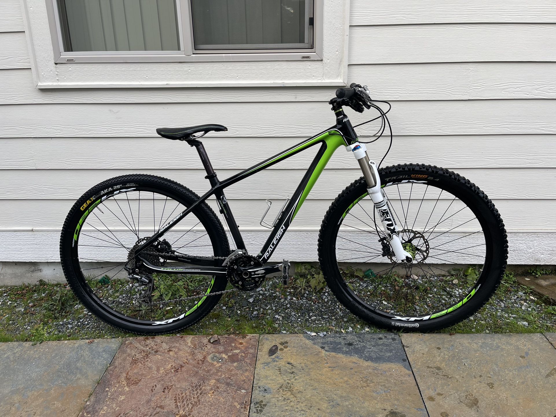 Raleigh Carbon Fiber Mountain Bike 29er