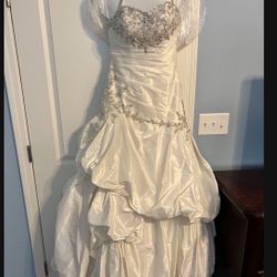 Beautiful Taffeta wedding dress size 8