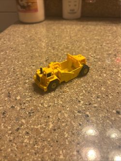 Hot Wheels CAT 657E Caterpillar Earth Mover Scraper Diecast