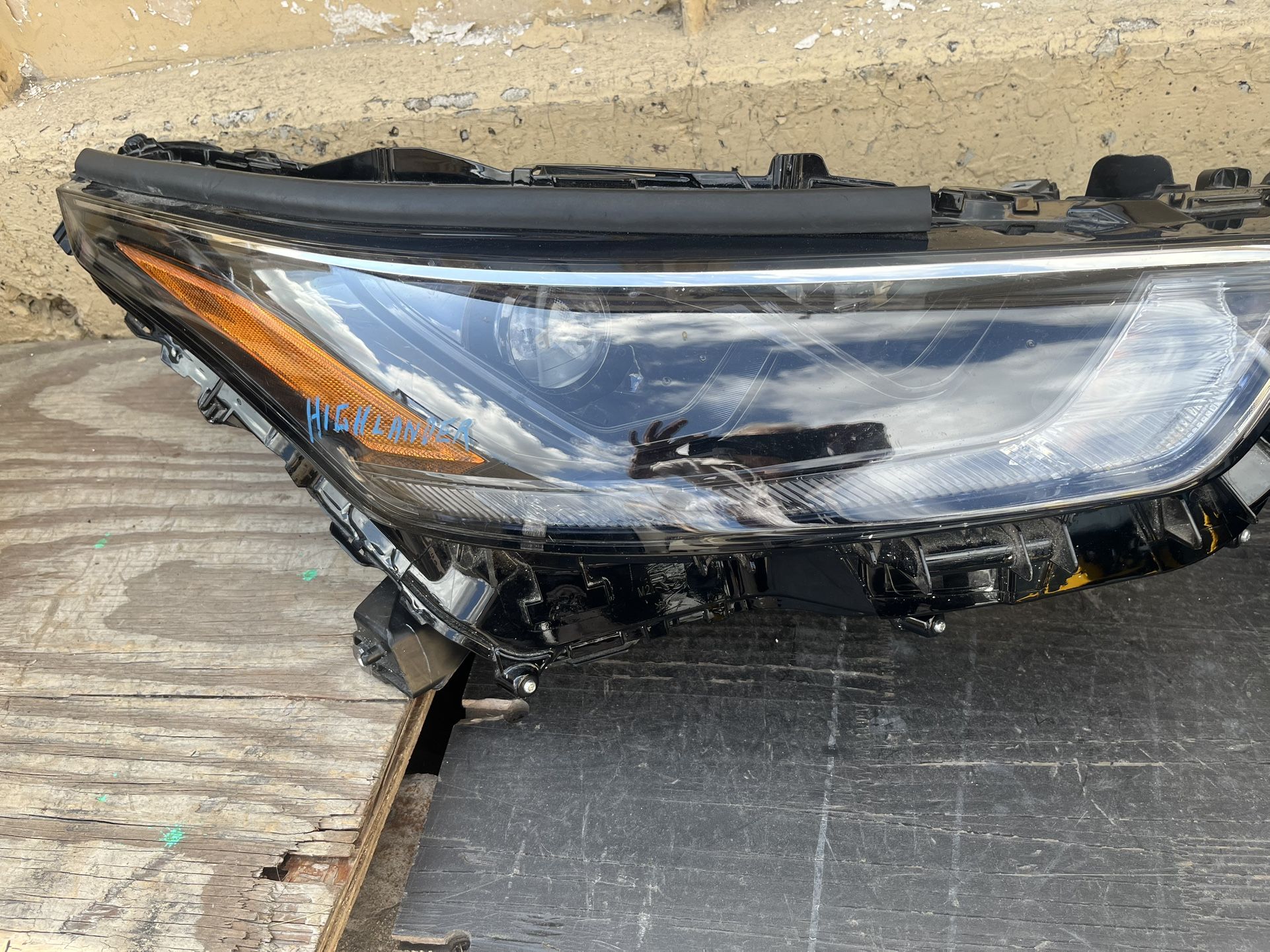 2020 -22 Toyota Highlander Right Headlight