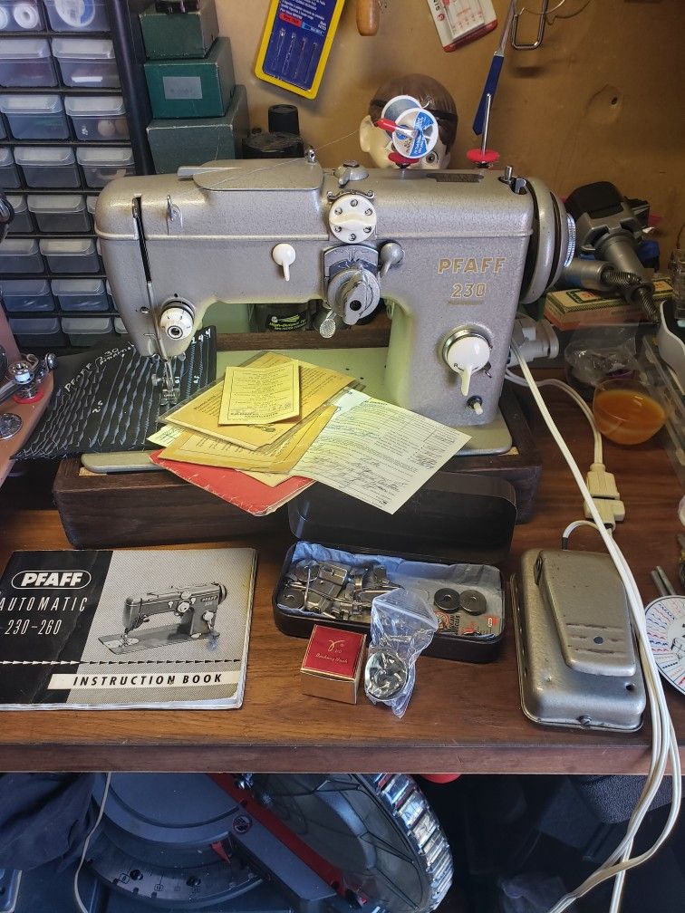 Vintage Pfaff 230 Automatic Sewing Machine 1955