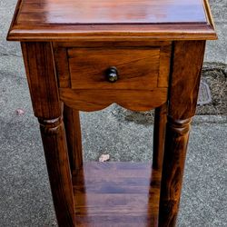 Pier 1 End Table Vintage