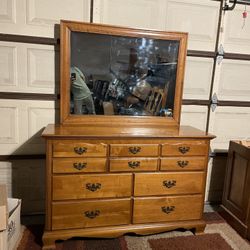 Dresser With Mirror 