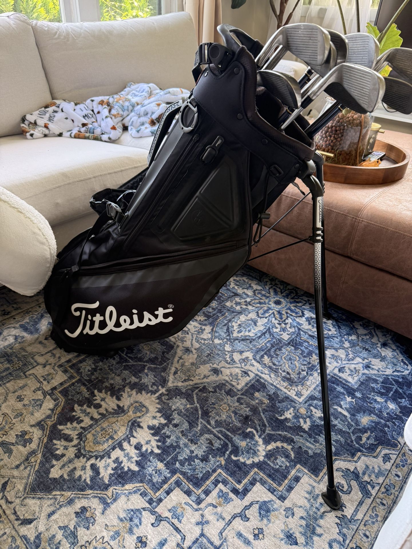 Titleist Golf Bag With Clubs