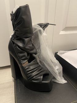 Black Azalea Wang - Sz 8