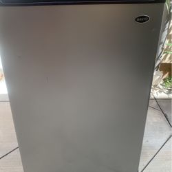 sanyo refrigerator