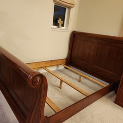 Luxury Queen size Wood Bed Frame with Headboard and Footboard, mattress and box not included, clean, good condition,solid wood,strong, sterdy $200 OBO