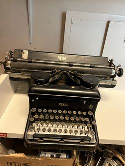 1937 Royal KHM WIDE CARRIAGE TYPEWRITER