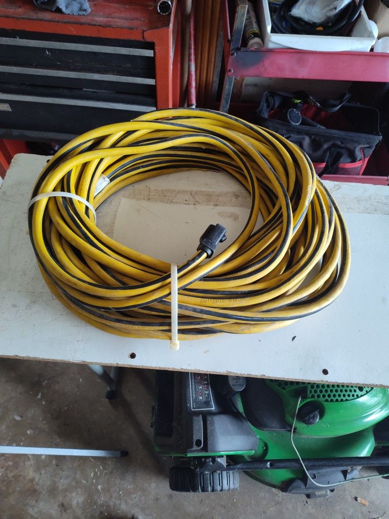 Heavy Duty Extension Cord 100 Ft