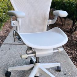 HERMAN MILLER AERON WHITE MINERAL