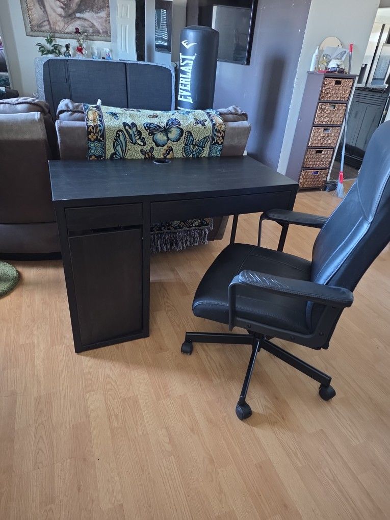 Desk & Chair