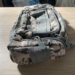 Tactical camo belt - hip bag. L = 13”  H = 8”   W = 4” tough, 4 pouches, heavy duty zippers, great bag, NEW !!