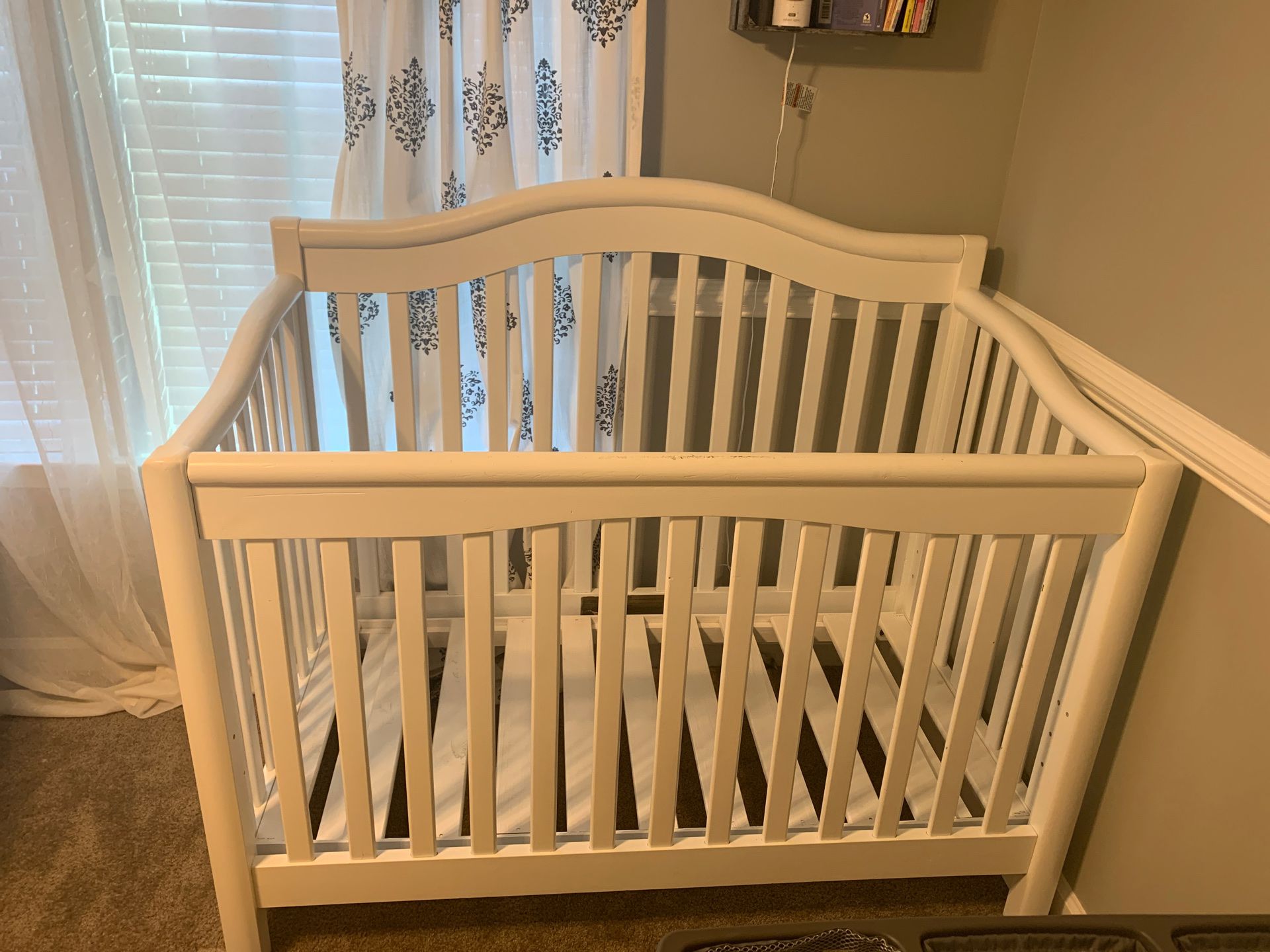 Crib, playpen, photos,bassinet, changing table and crib bedding set for sale