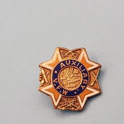 VINTAGE AUXILIARY VFW VETERANS OF FOREIGN WARS GOLD TONE ENAMEL LAPEL/HAT PIN