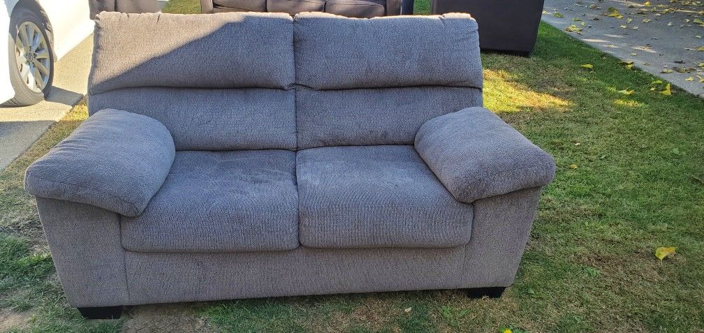 Ashley Furniture Loveseat – Plush Gray Fabric, Very Comfortable!