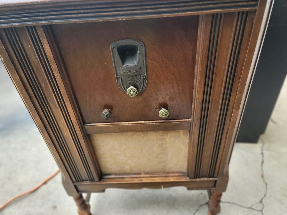 Majestic Electric Radio Antique