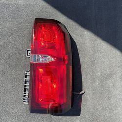 Chevy Tahoe 2015 Rigth Side Passanger Tailight 