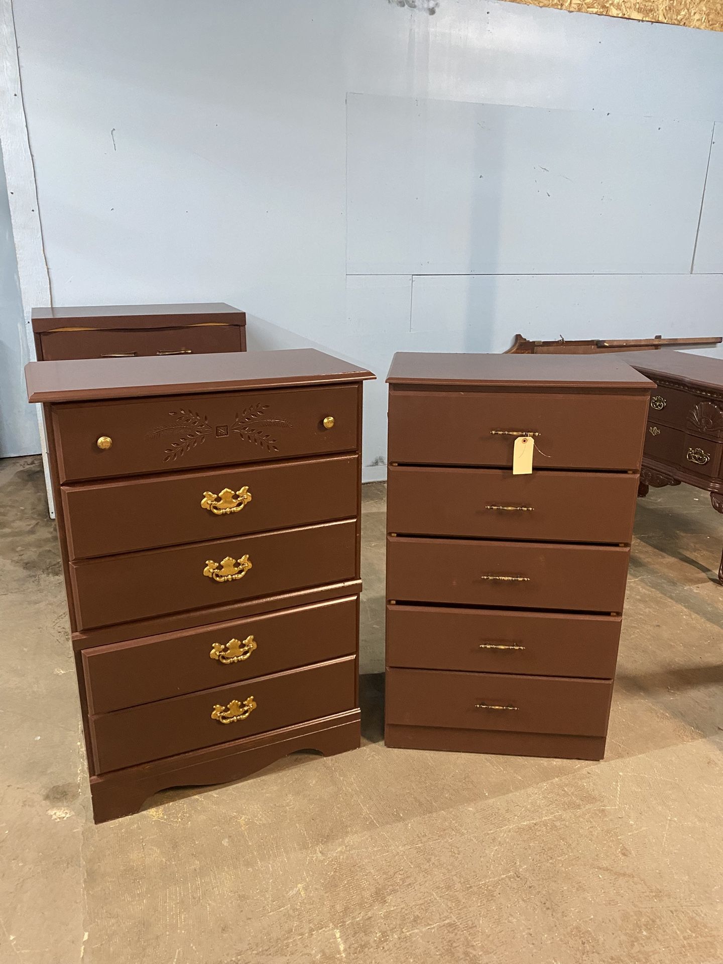 Nice 2 Brown Wooden Dressers ( delivery available, see details)