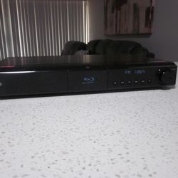 * Lg * Home Theater Receiver With Blu-ray , Dvd And Cd Player . HDMI . Great Sounding Receiver In Mint Brand New Condition . Must See To Appreciate .