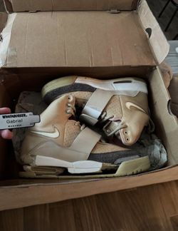 Nike Yeezy Tans