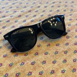 Authentic Rayband Wayfarer Polarized Sunglasses 