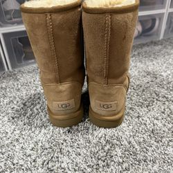 Women’s Ugg Boots/ New
