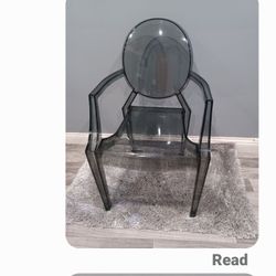 The Transparent Ghost  Chair  brings  Modern Design
