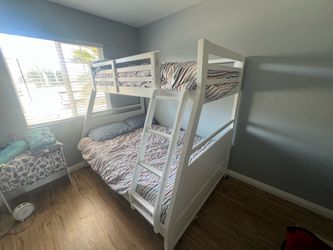 Bunk bed