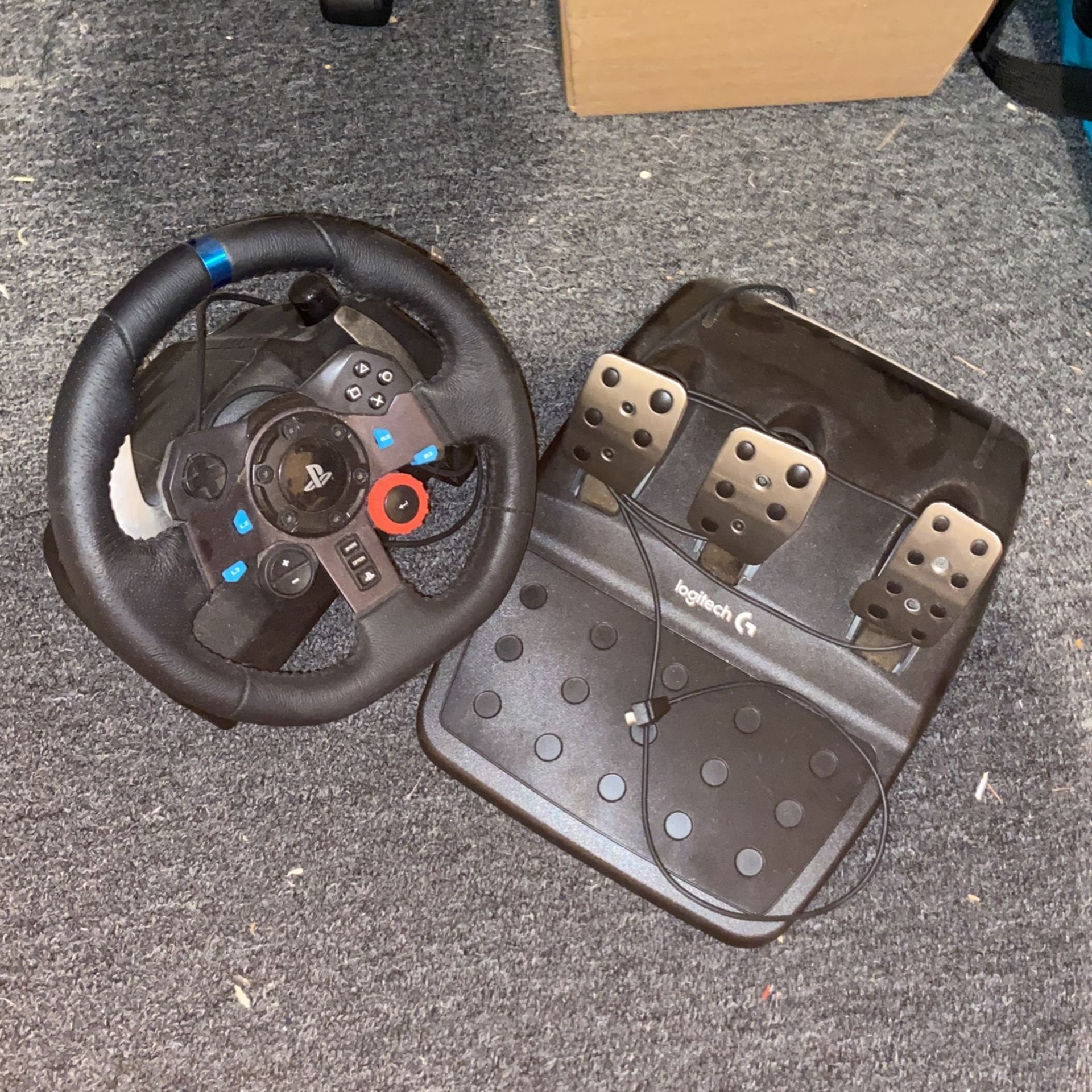 Logitech G29 Steering wheel with pedals
