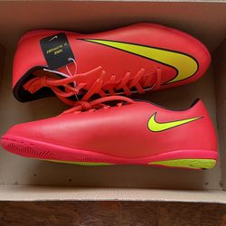 Soccer cleats