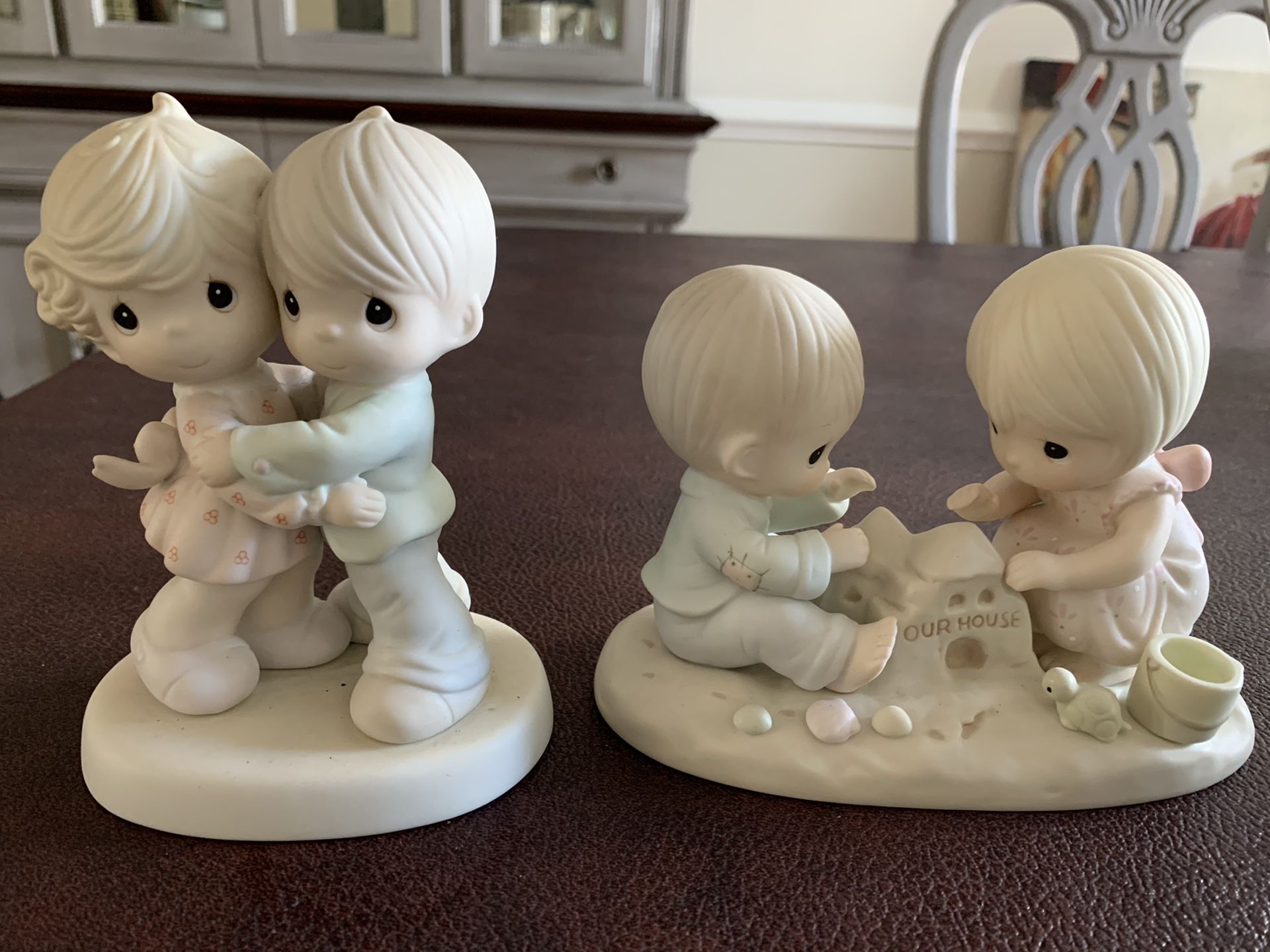 Vintage PRECIOUS MOMENTS Figurine 1990 Hug One Another