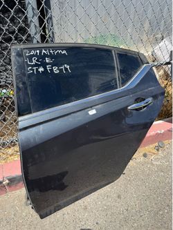 2019. Nissan Altima left rear. Door