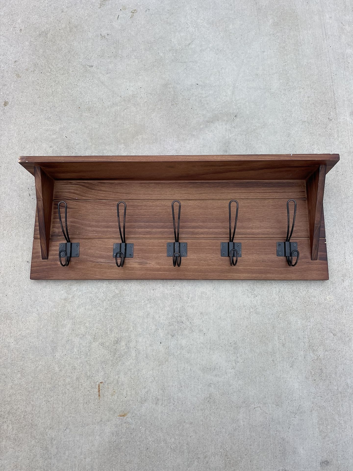 Shelf / Coat Hanger