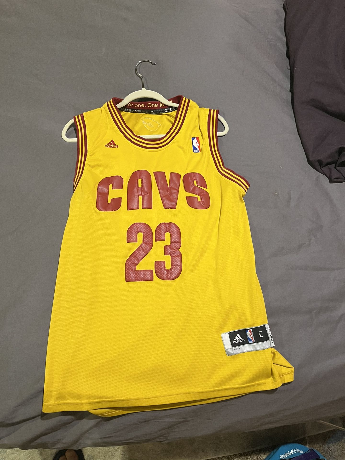 Men’s LeBron James Cavs Jersey Size Large