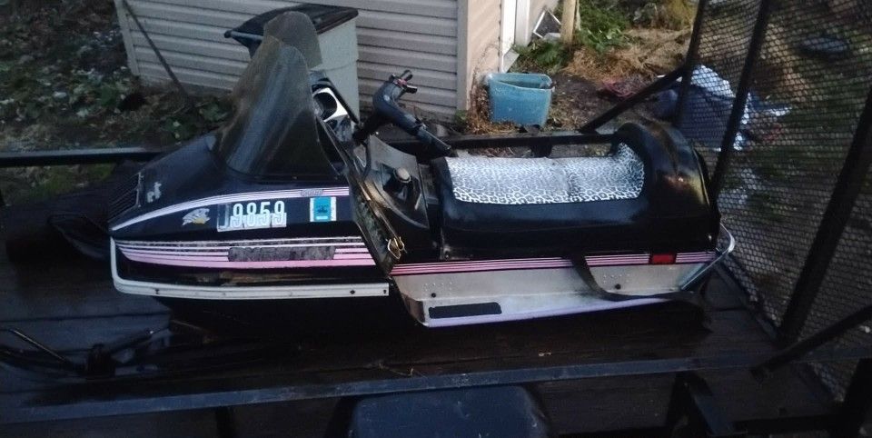 Arctic Cat 440 Snowmobile