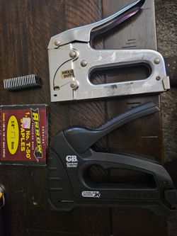 Heavy Duty Staple Gun Lot with Staples