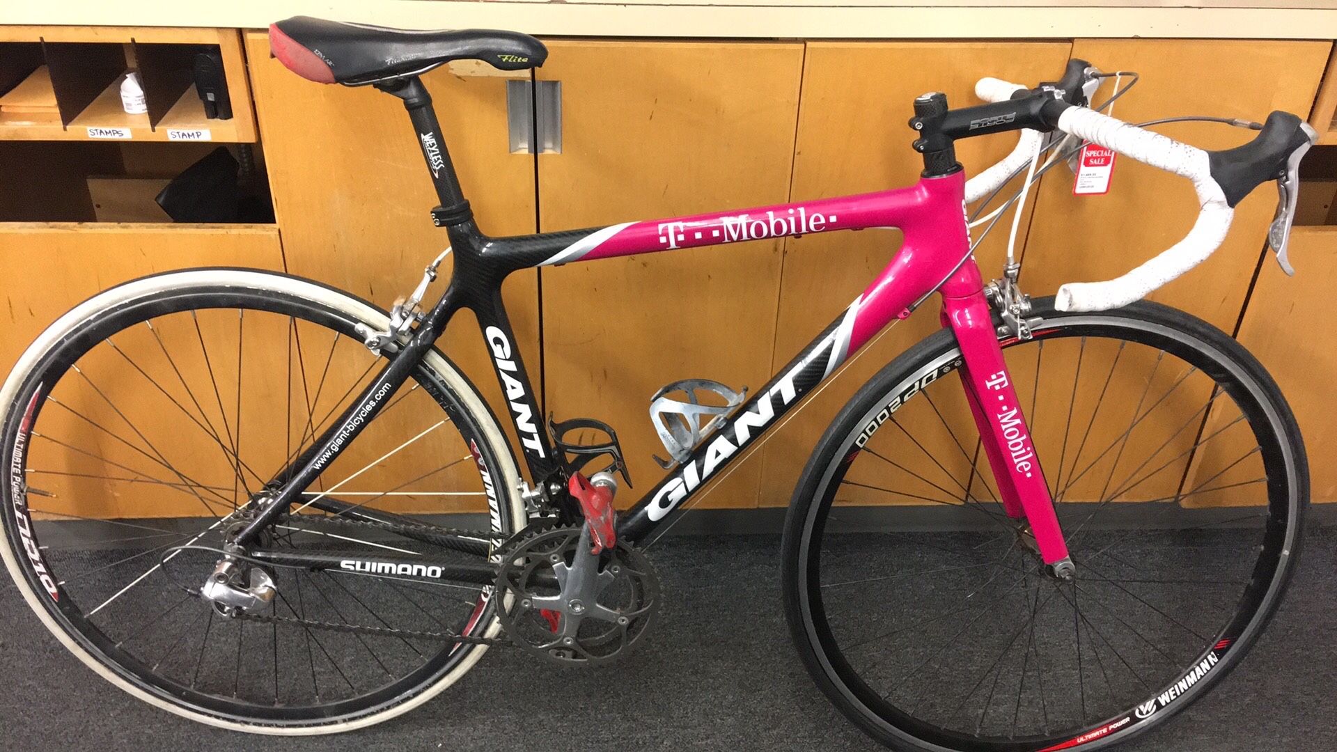 GIANT T-MOBILE CARBON FIBER ROAD BIKE