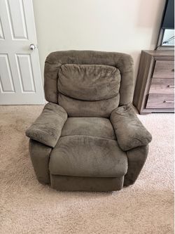 Free!!! Serta recliner (Please Read Description)
