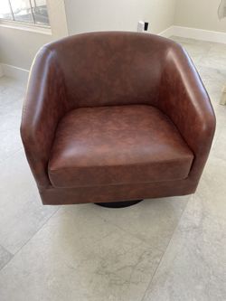 Faux Leather Accent swivel Chair excellent Like New Condition