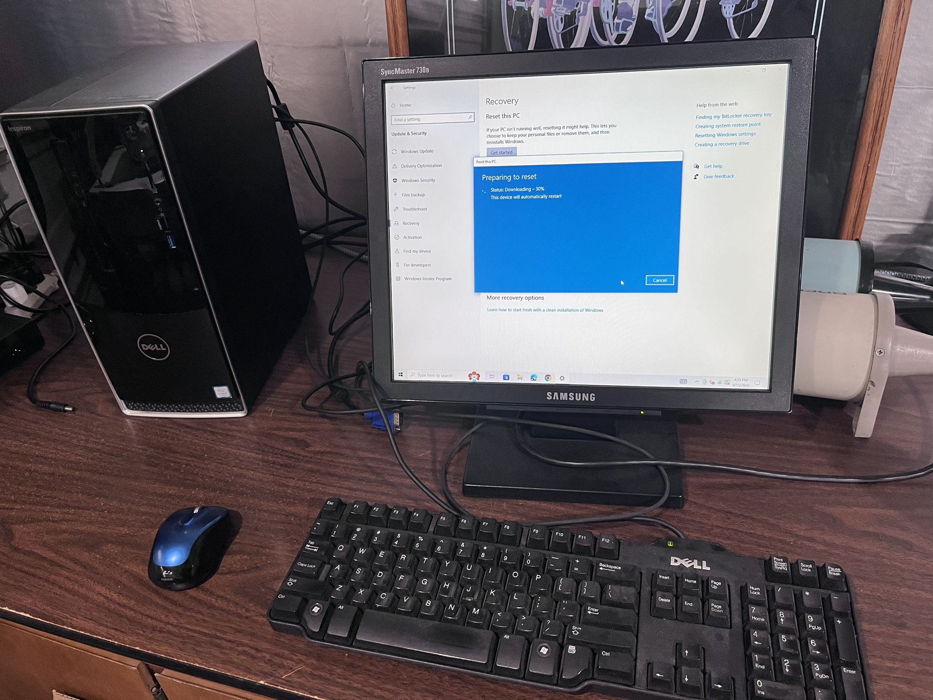 Inspiron 3668 Desktop Computer With Monitor