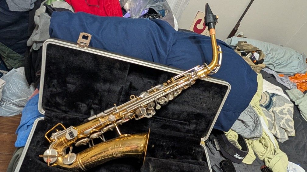 Selmer Bundy Alto Saxophone (GREAT Condition!)