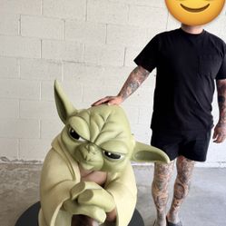 Gentle Giant Life Size Yoda Statue Clone Wars Star Wars Disney Grogu Mandolorian Disneyland 