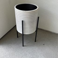 Plant Pot And Stand 