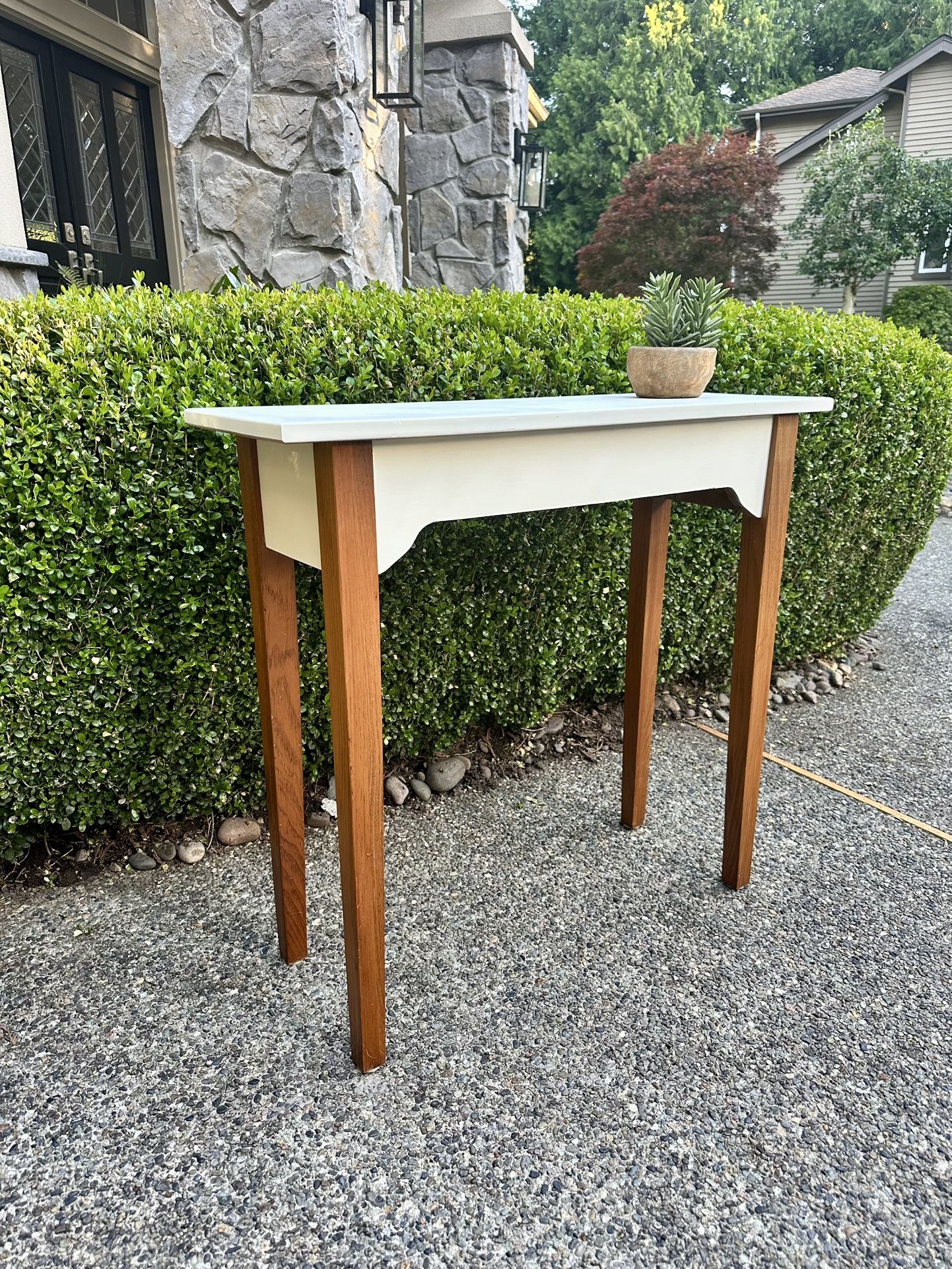 Mid-Century Modern Solid Wood Vanity Table