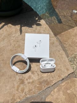 Apple AirPods Pro (2nd Gen) – Excellent Condition, Noise Cancelling, MagSafe Case